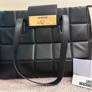 LOVE MOSCHINO